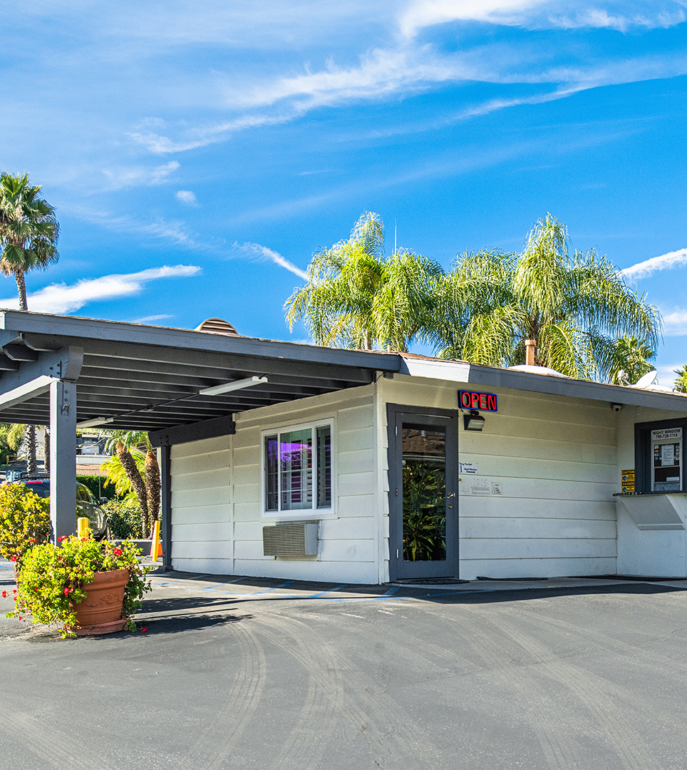 ENJOY THE AMENITIES AND SUPERIOR GUEST SERVICE AT OUR FALLBROOK, CA HOTEL