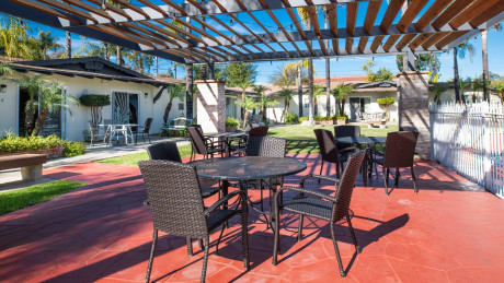 Welcome to Fallbrook Country Inn - Outdoor Sitting