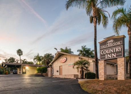 Welcome to Fallbrook Country Inn - Front View