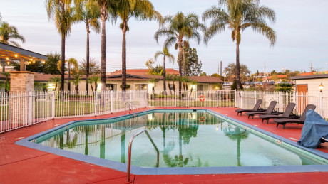 Welcome to Fallbrook Country Inn - Pool View