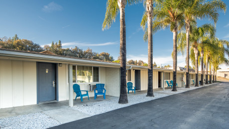 Welcome to Fallbrook Country Inn - Exterior View