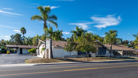 Welcome to Fallbrook Country Inn - Exterior View